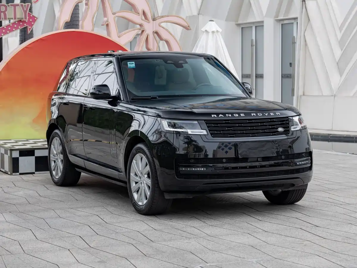 Land Rover Range Rover 2023 3.0 L6 360PS Golden Age Edition фото 2