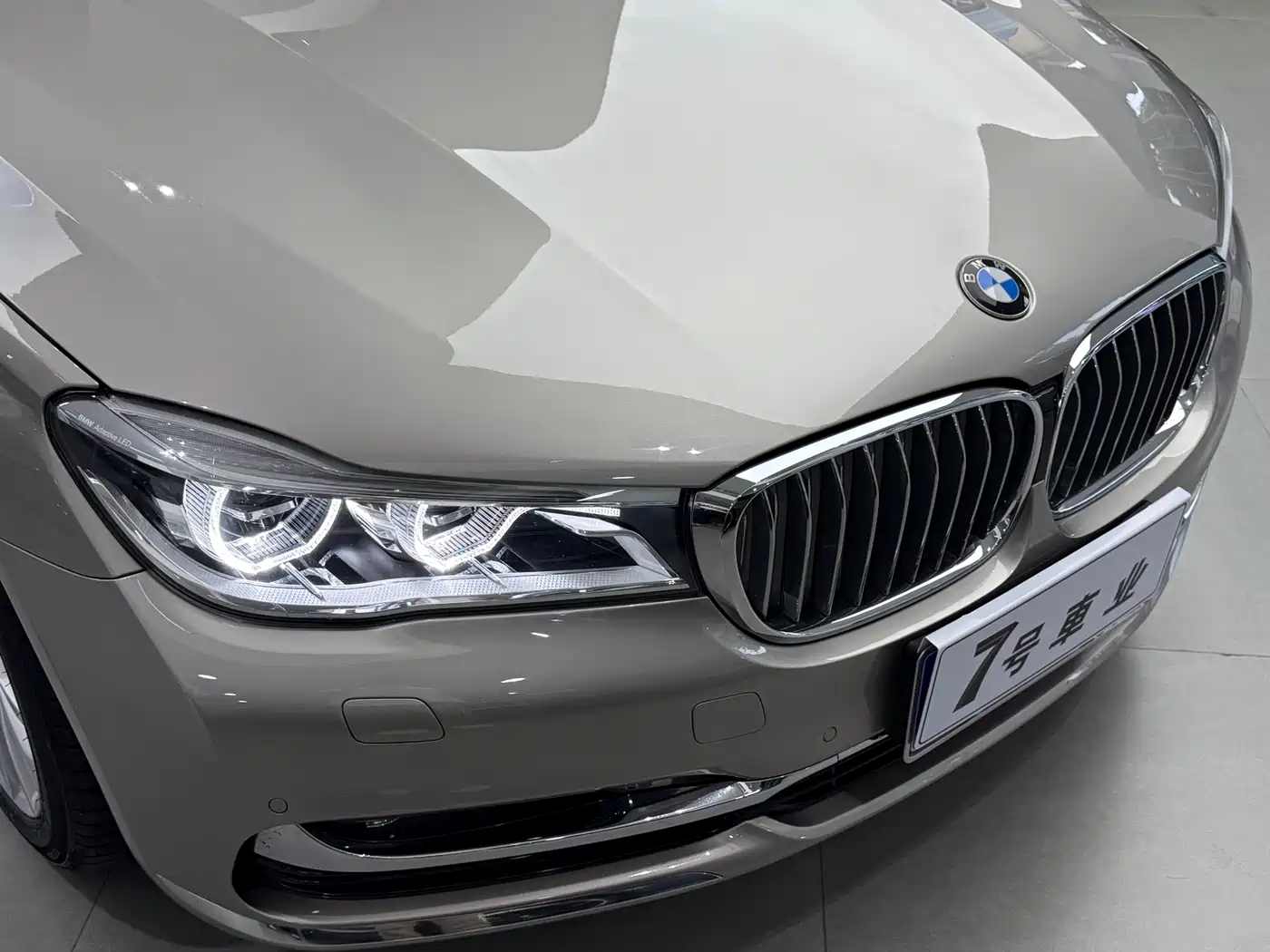BMW 7 Series 2016 740Li Leading Edition фото 12