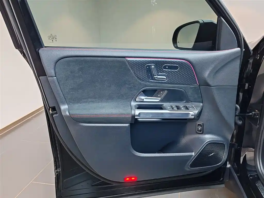 MERCEDES-BENZ GLB AMG