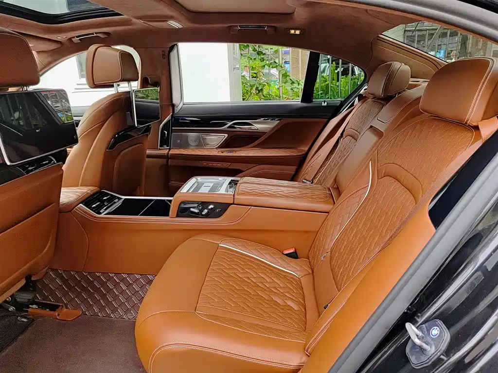 BMW 7 Series 2021 Model 740Li xDrive Executive M Sport Package фото 8