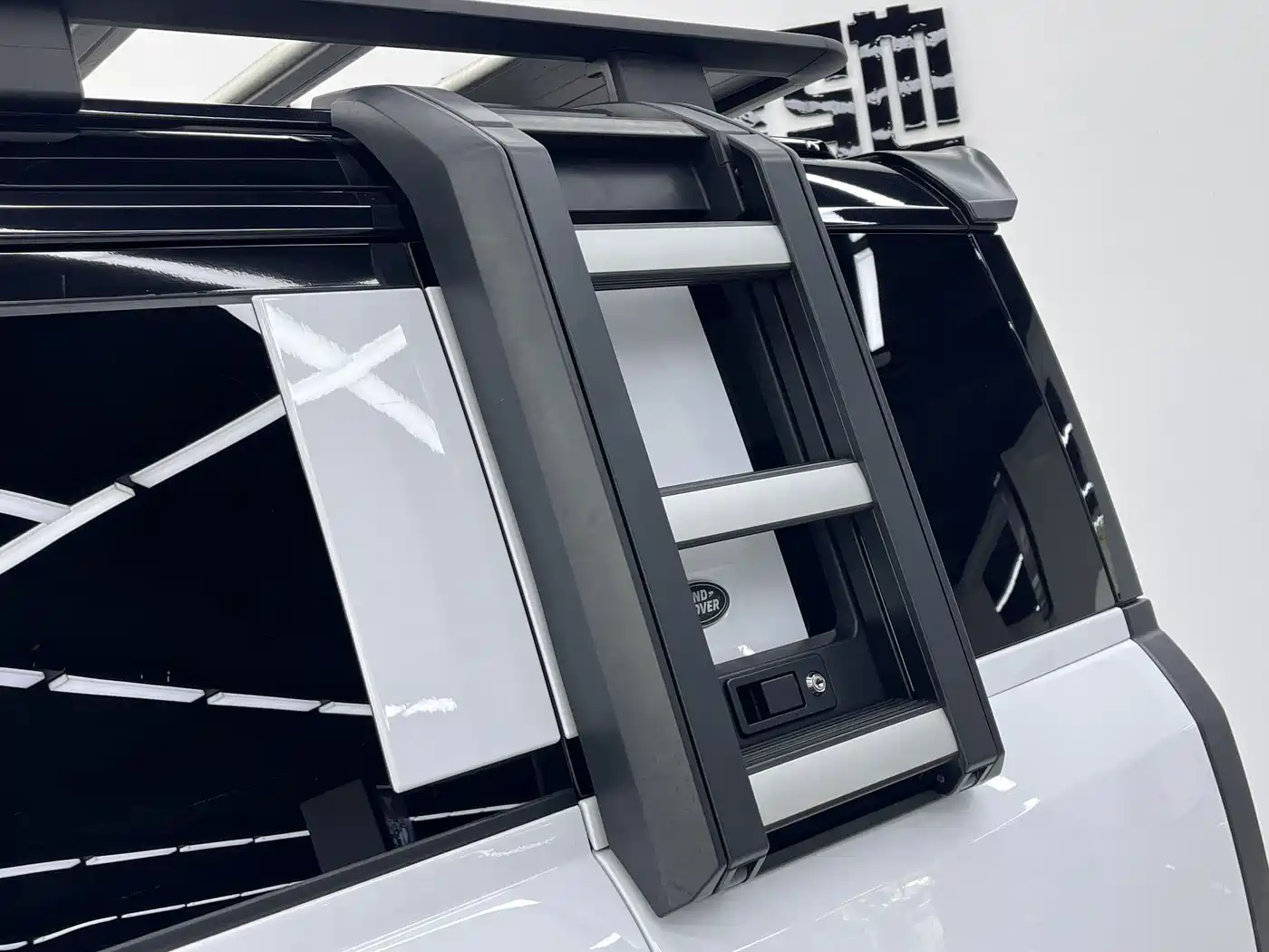 Land Rover Defender 2021 2022 110 P400 Dark Special Edition