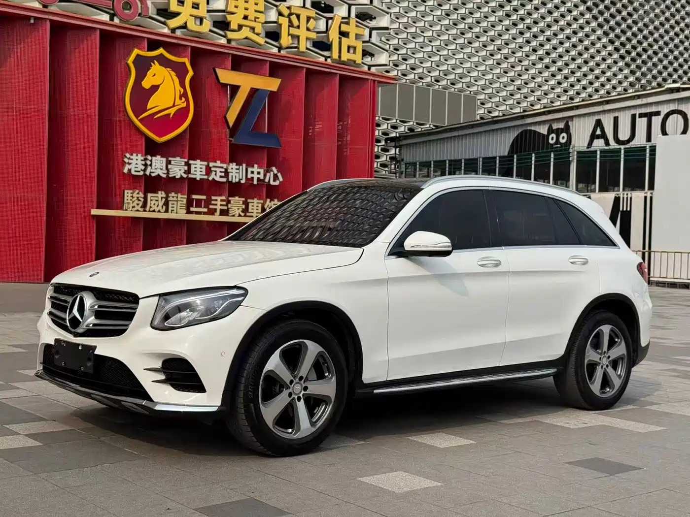 Mercedes-Benz GLC 2017 GLC 260 4MATIC Luxury фото 2