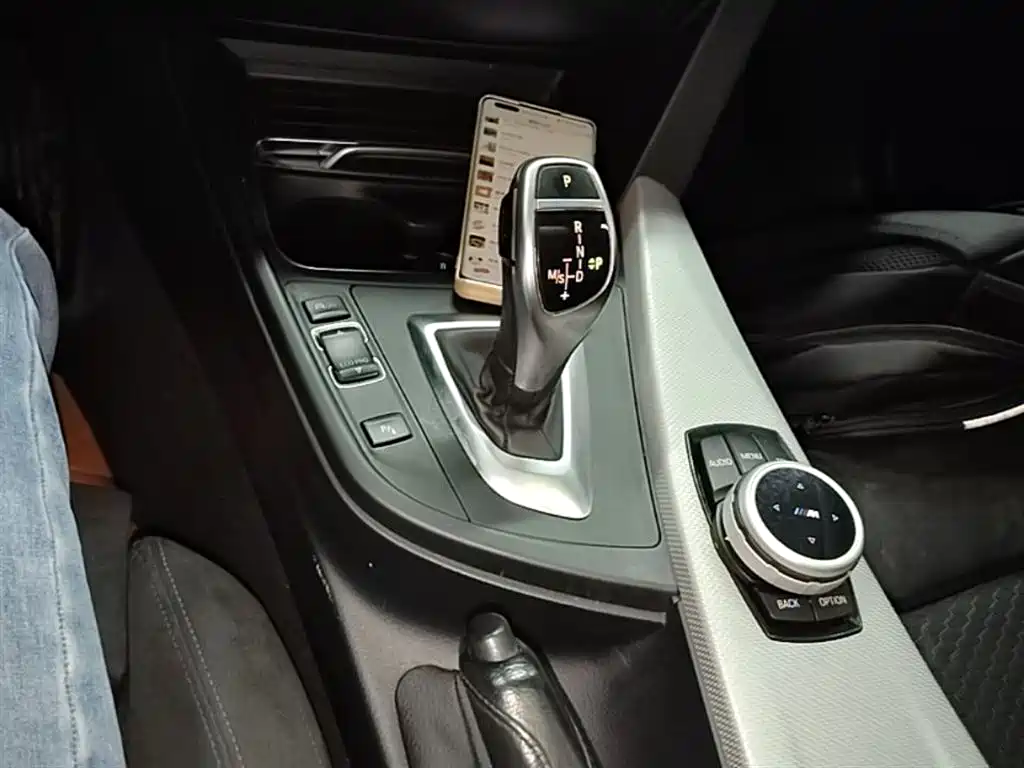 BMW 3 Series 2017 320i M Sport фото 14