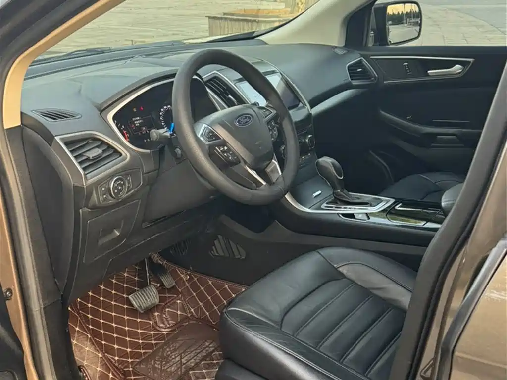 Photo 10 - Ford Edge