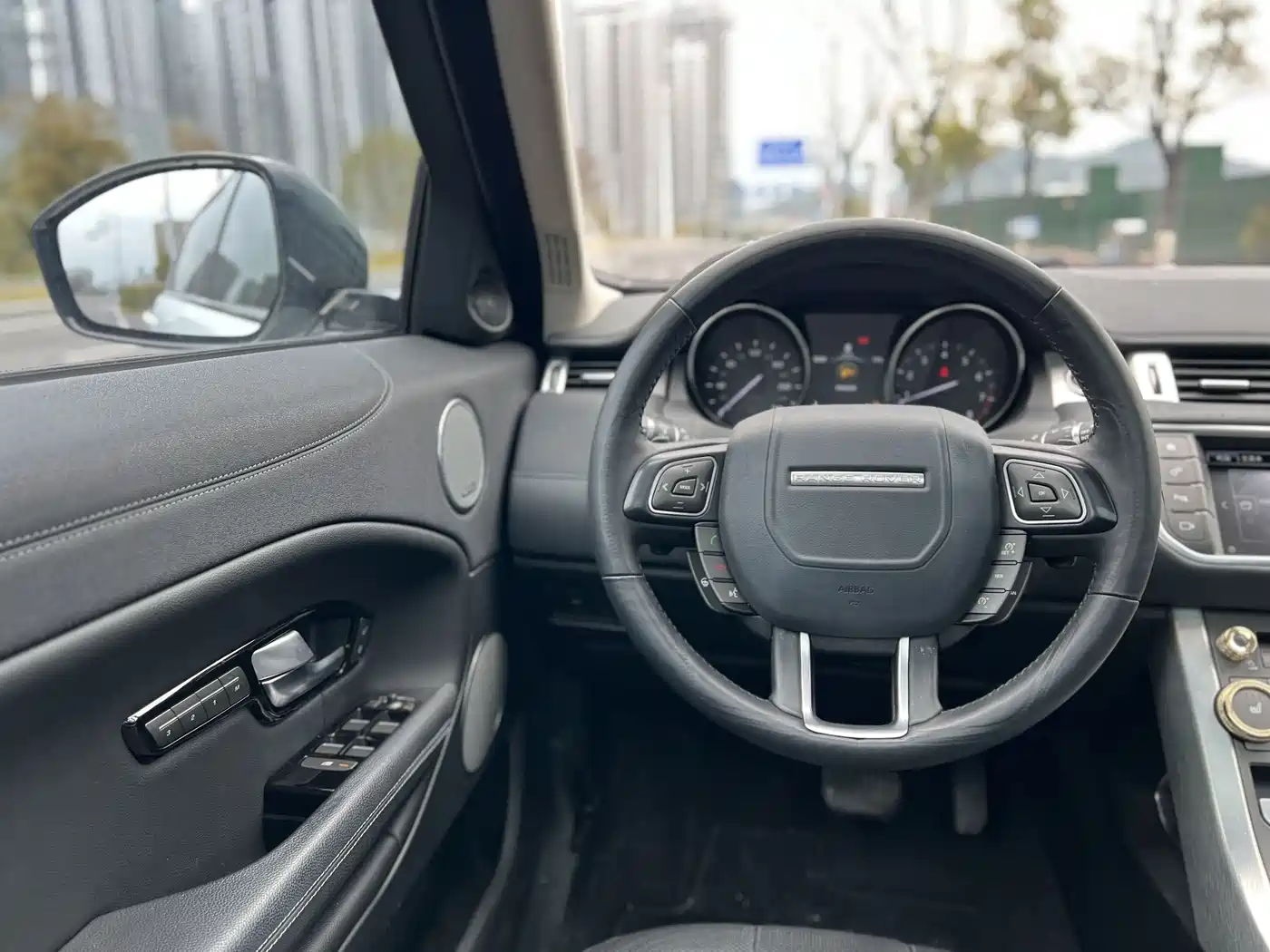 Land Rover Range Rover Evoque 2017 2.0T SE PLUS Smart Enjoy Edition фото 8