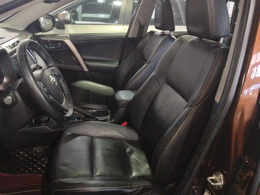 Toyota RAV4 Rongfang 2015 2.5L Automatic 4WD Elite Edition фото 11