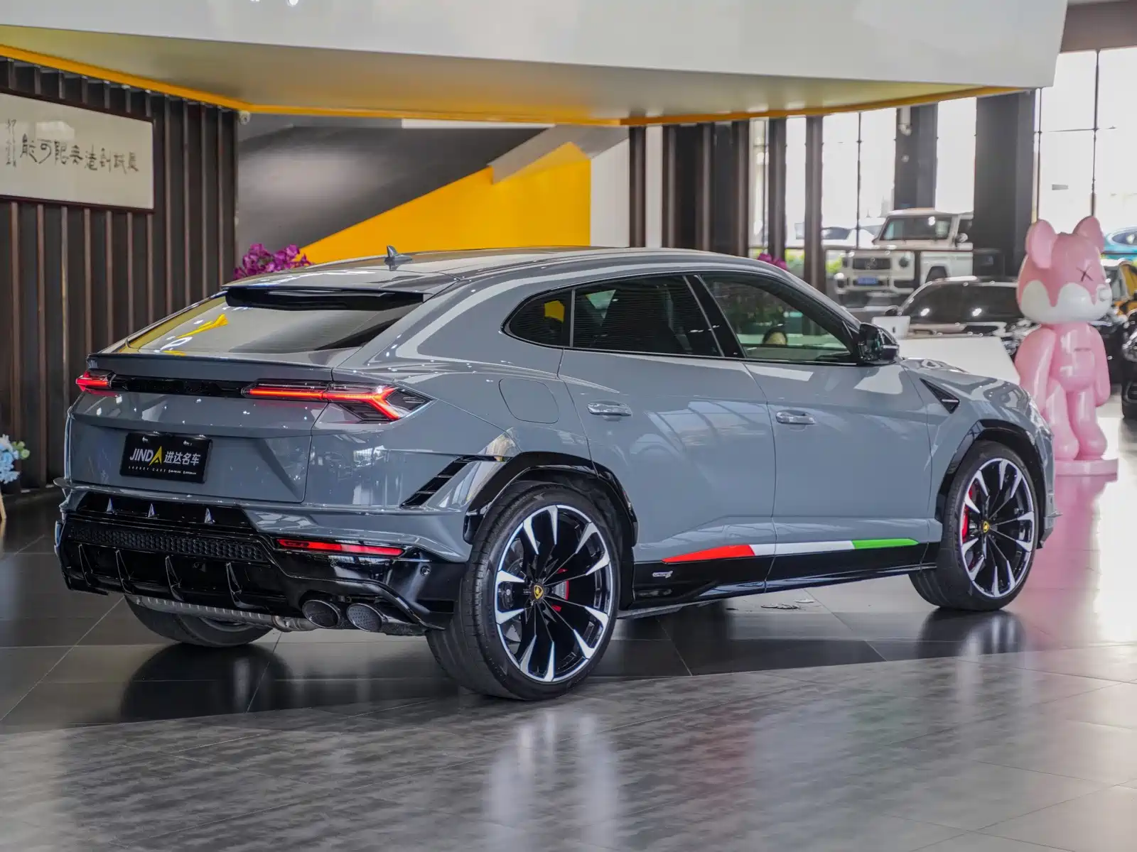 Фото 4 - Lamborghini Urus
