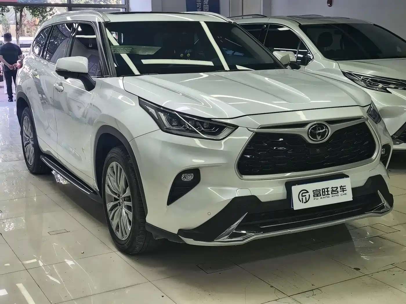 Toyota Highlander 2022 380T 4WD Luxury 7-Seater фото 3