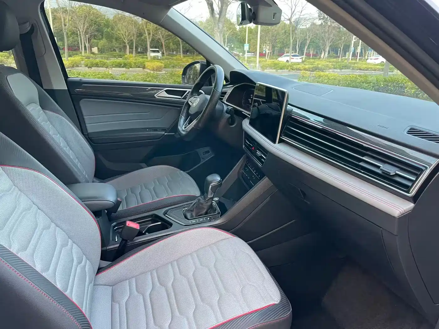 Volkswagen Tiguan L 2022 330TSI Automatic 2WD R-Line Flagship Edition фото 14