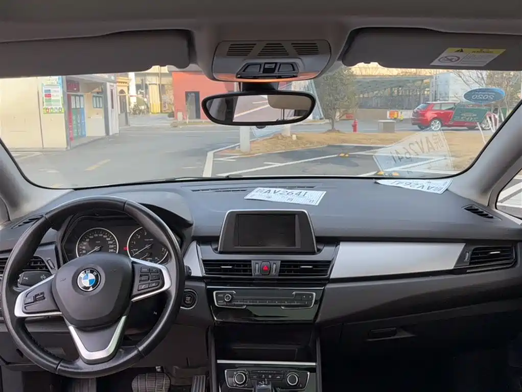 BMW 2 Series Touring 2016 218i Fashion Model фото 15