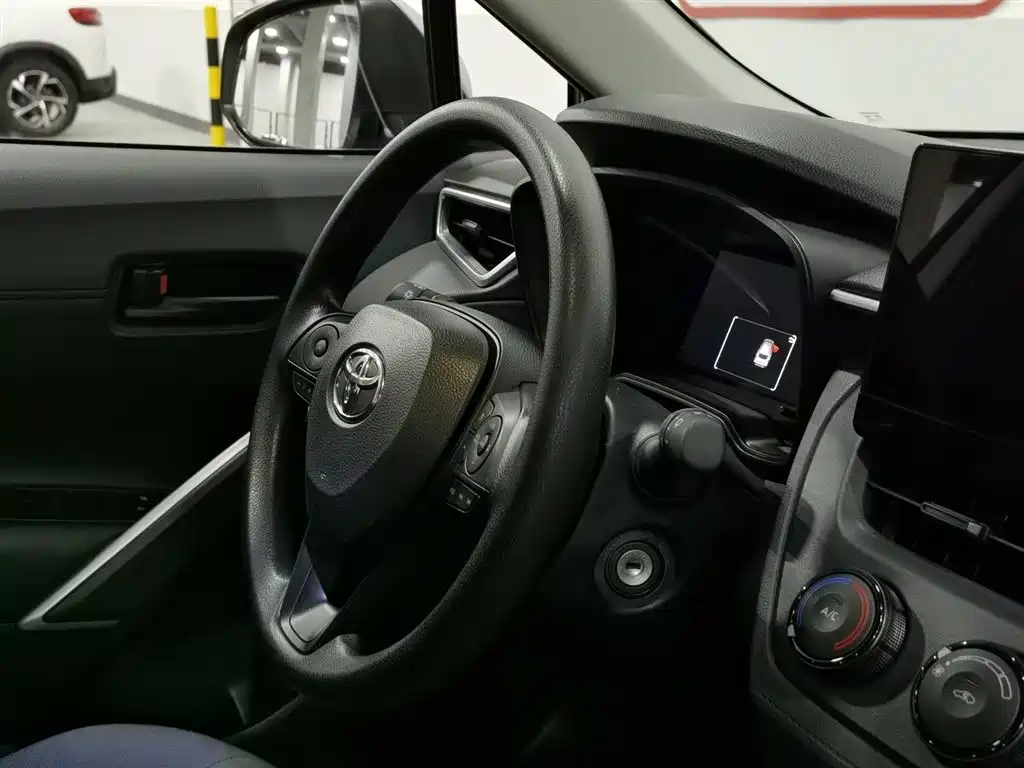 Toyota Corolla Cross 2024 Model 2.0L Pioneer Edition фото 22