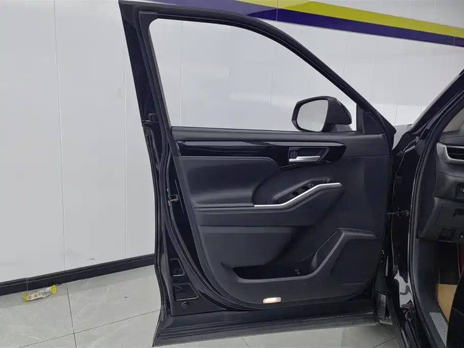 Toyota Highlander 2022 Model Dual Engine 2.5L 4WD Premium Edition 7-Seater фото 7