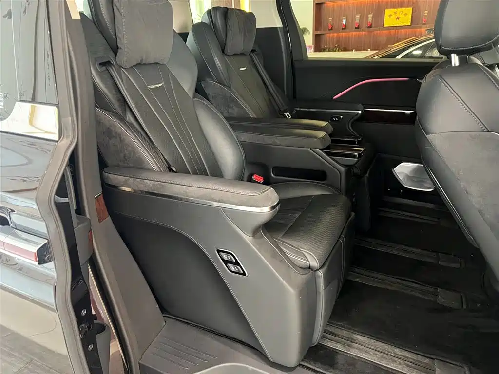 Hongqi HQ9 PHEV 2024 Model 2.0T AWD Luxury Edition фото 8
