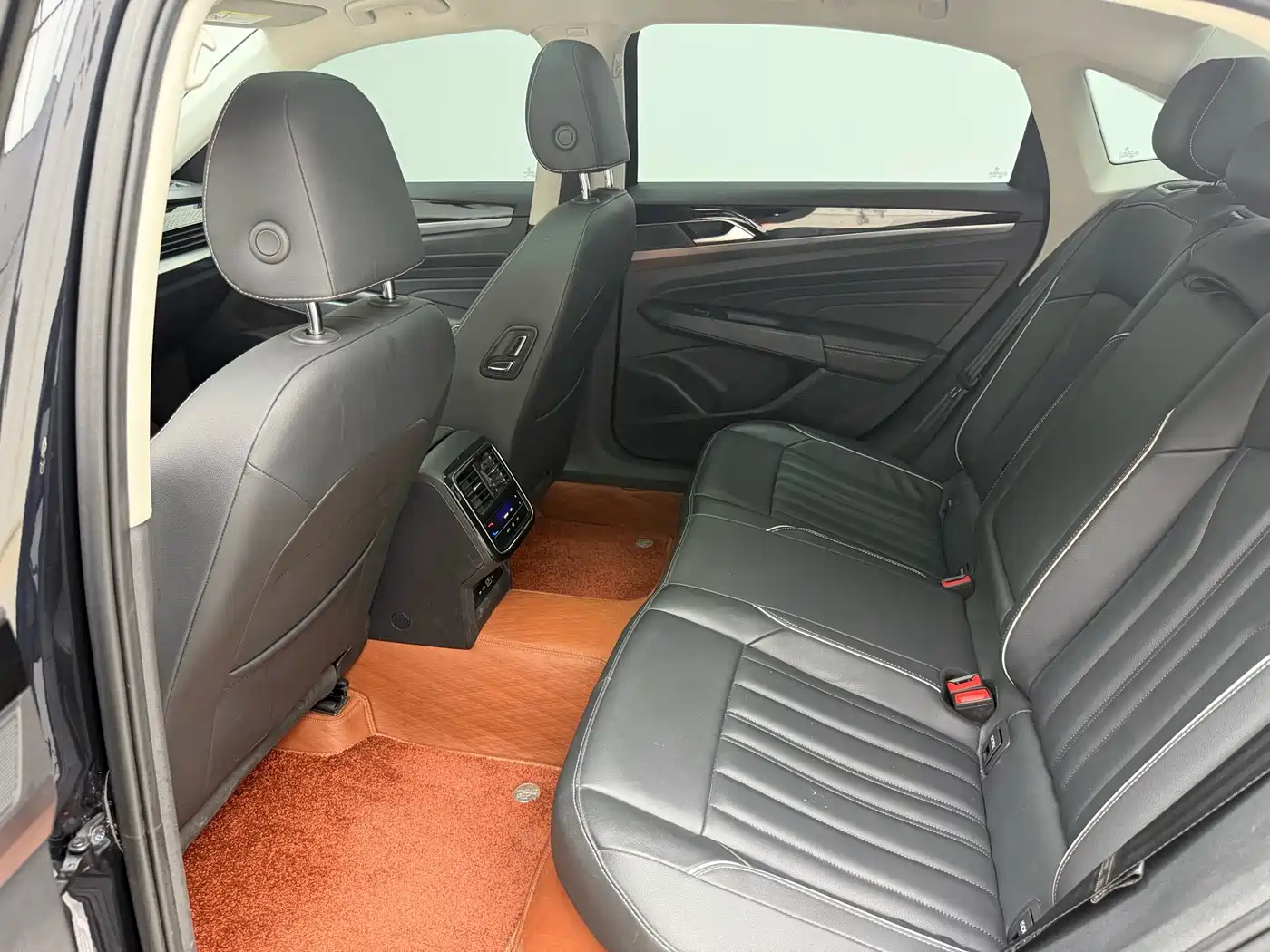 Volkswagen Passat 2023 330TSI Starlight Elite Edition фото 9