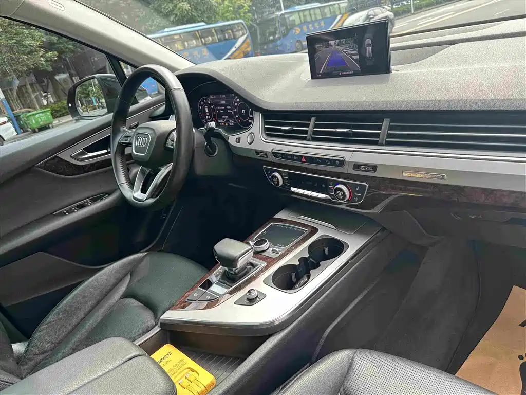 Фото 21 - Audi Q7