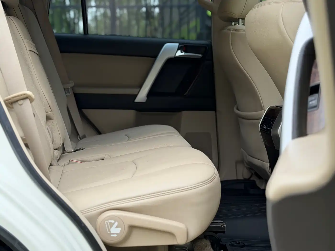 Toyota Prado 2010 4.0L Automatic VX фото 11