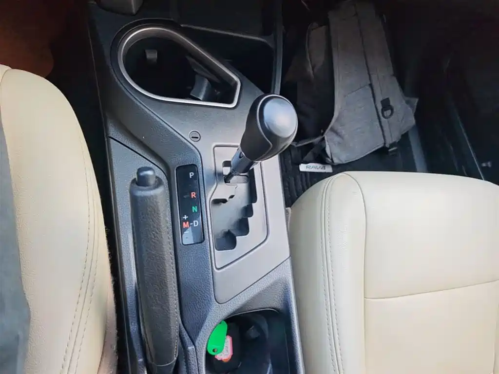 Toyota RAV4 Rongfang 2016 2.0L CVT 2WD Trend (China V) фото 14