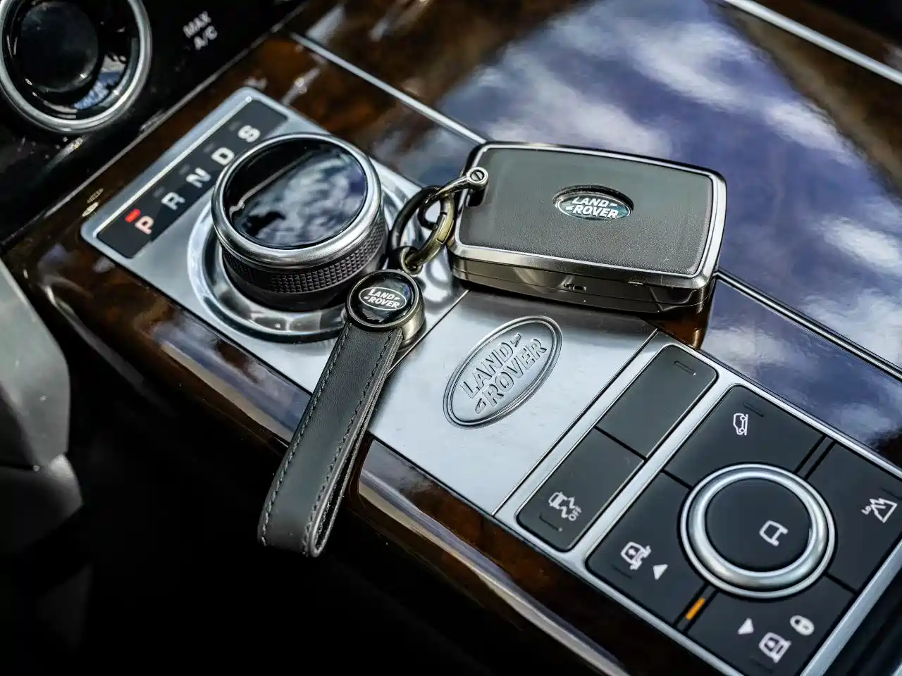 Land Rover Range Rover 2022 3.0 L6 400PS Heritage Extended Classic Edition фото 8