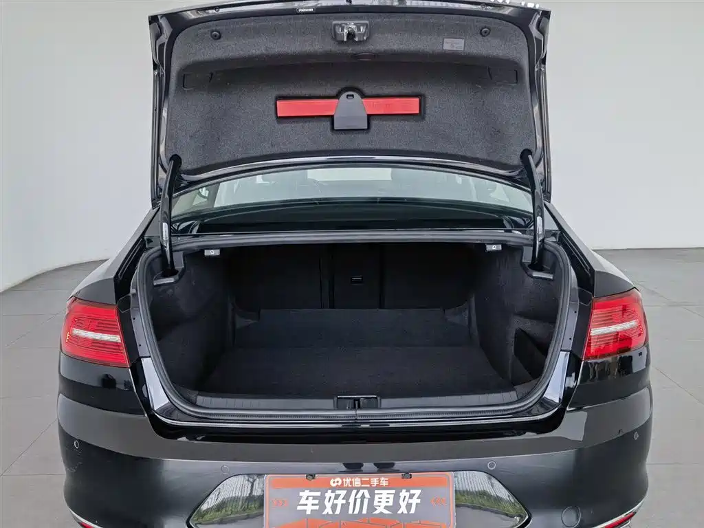 Volkswagen Magotan 2018 Facelift 330TSI DSG Luxury фото 16
