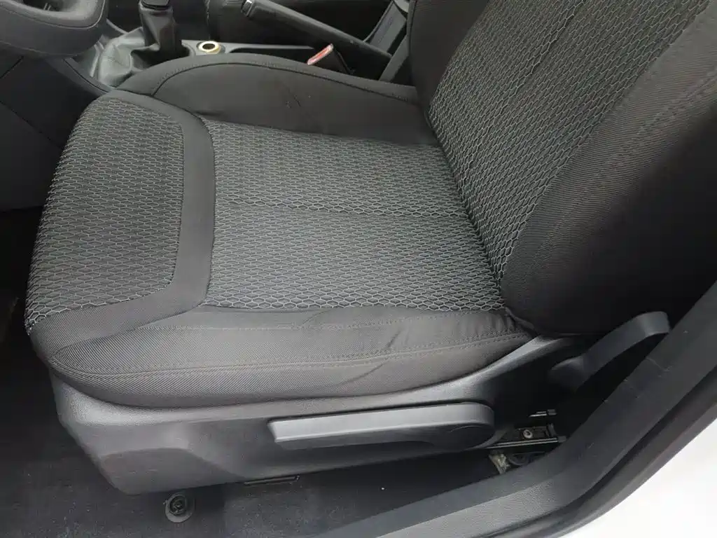 Peugeot 308 2014 Model Joy Edition Classic 1.6L Manual Superior Style фото 20