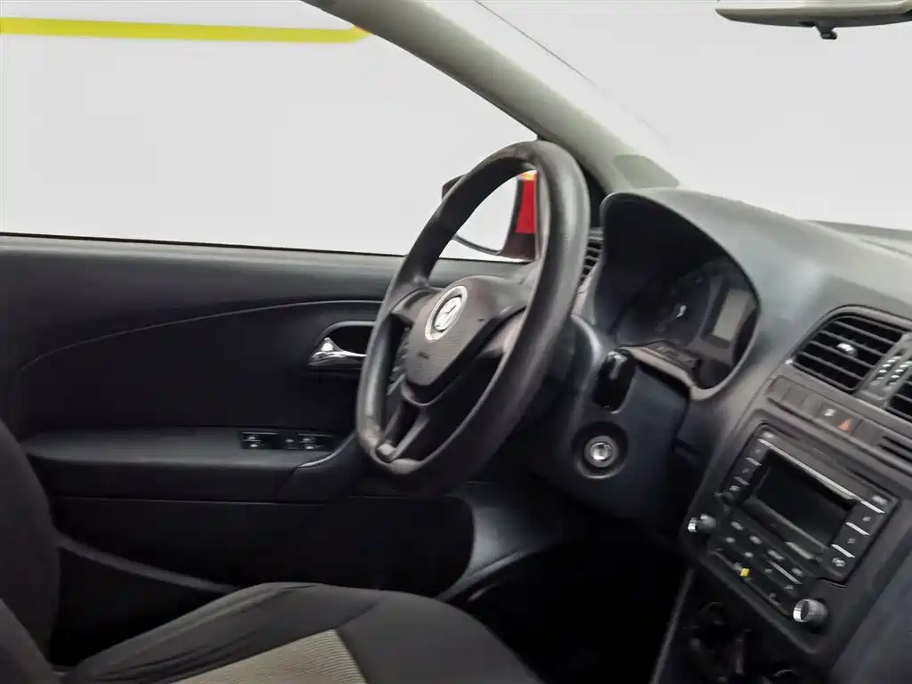 Volkswagen Polo 2014 1.4L Manual Trend Edition фото 22