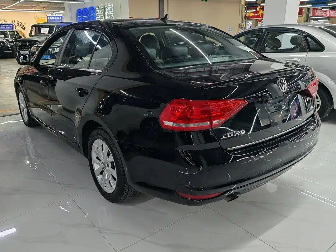Volkswagen Lavida 2015 1.6L Automatic Comfort Edition фото 4