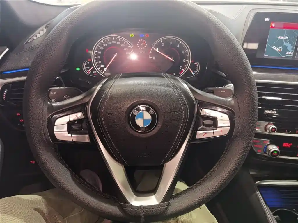 BMW 5 Series 2018 525Li M Sport Package фото 7