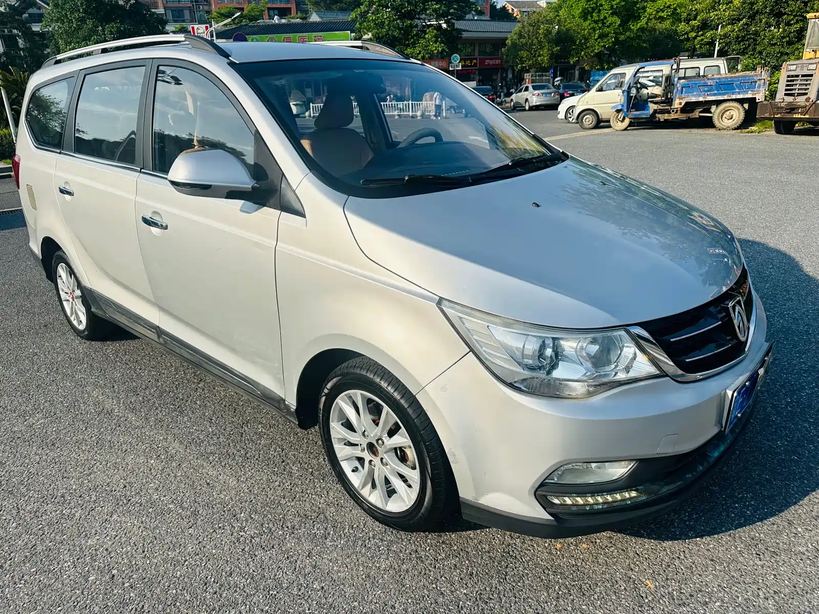 Photo 3 - Baojun 730