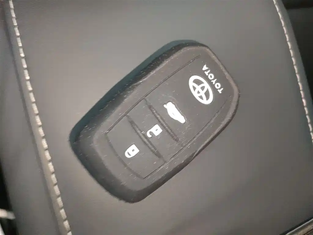 Toyota Camry 2024 Hybrid 2.0HGVP Luxury Edition фото 9