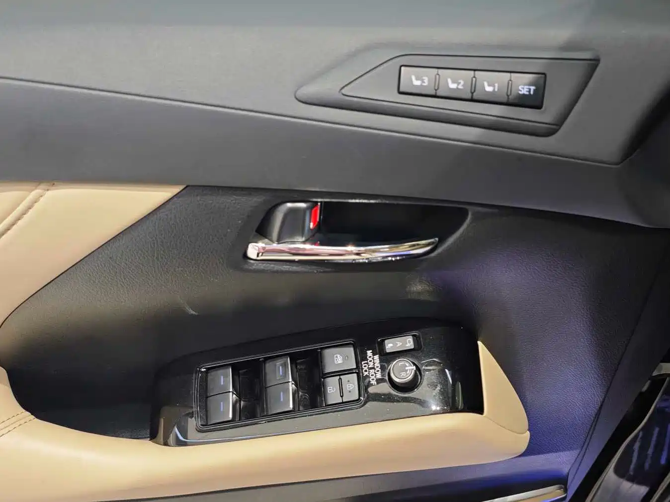 Toyota Alphard 2021 Hybrid 2.5L Premium фото 20
