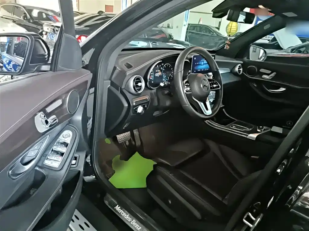 MERCEDES-BENZ GLC