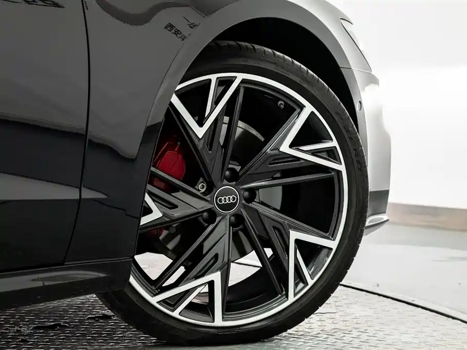 Audi A7L 2024 45 TFSI quattro S-line Black Warrior Edition фото 20
