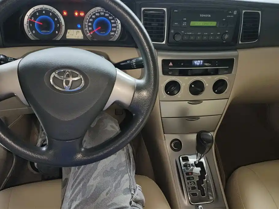 Toyota Corolla 2013 1.6L Automatic Luxury фото 12