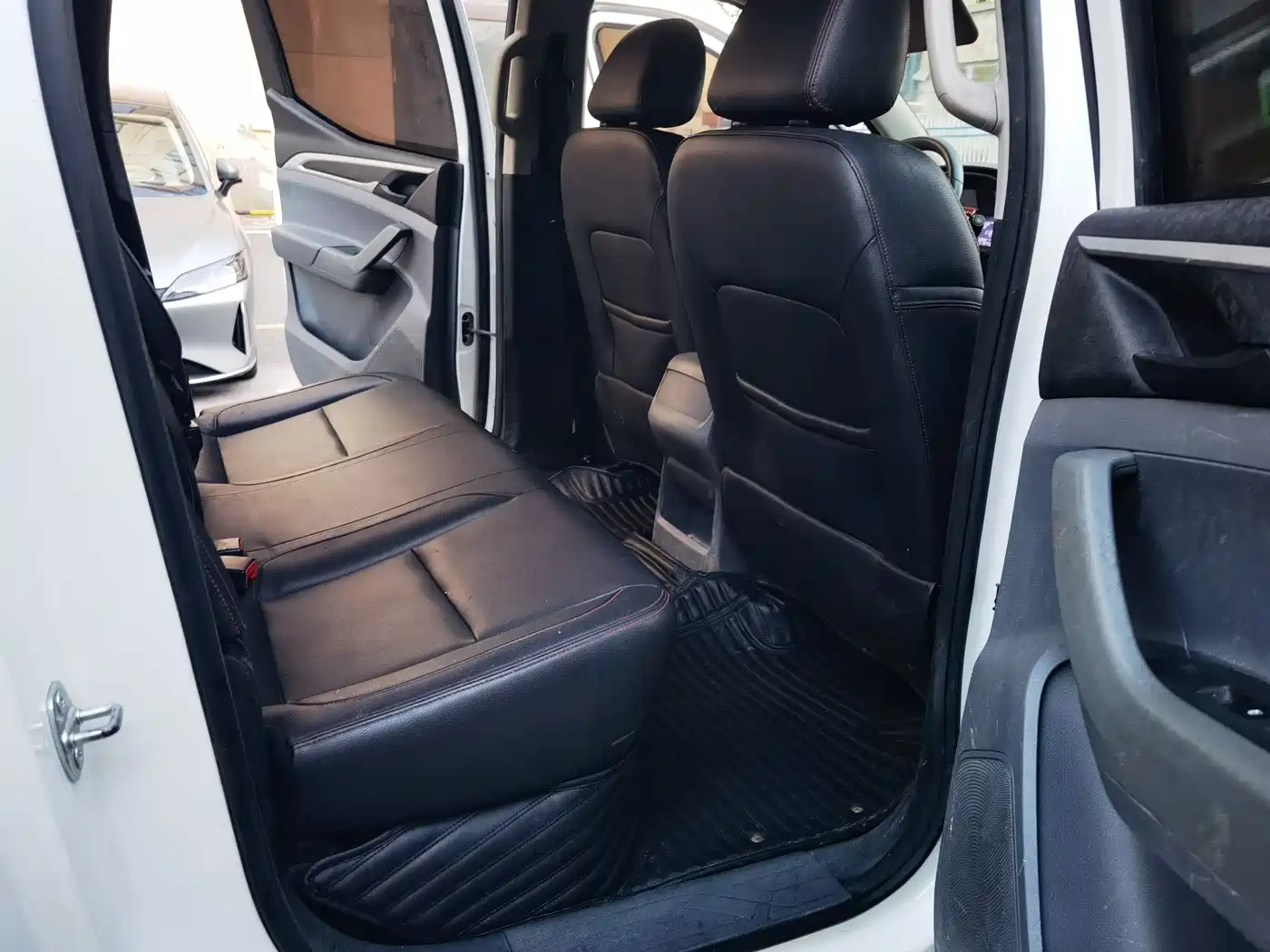SAIC Maxus Maxus T60 2017 2.8T Diesel Manual 2WD Low Chassis Comfort Long Cab China V фото 5