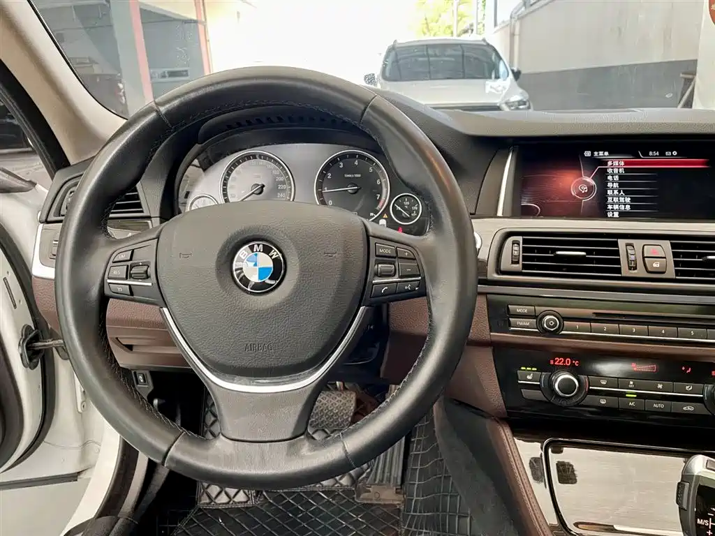 BMW 5 Series 2014 525Li Luxury Design Package фото 12