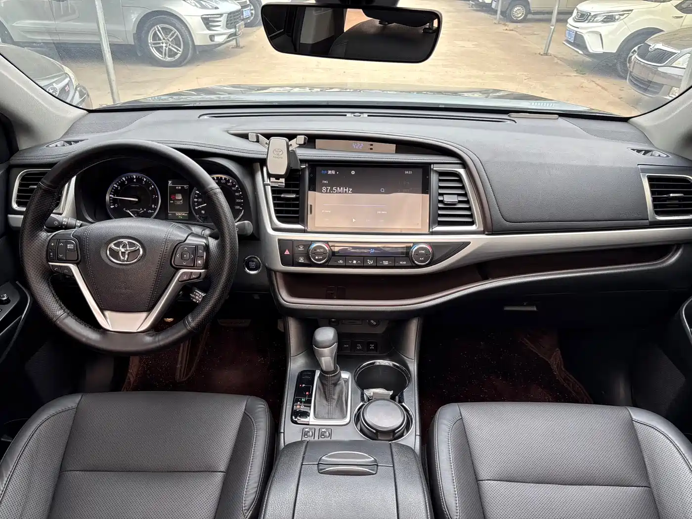 TOYOTA HIGHLANDER