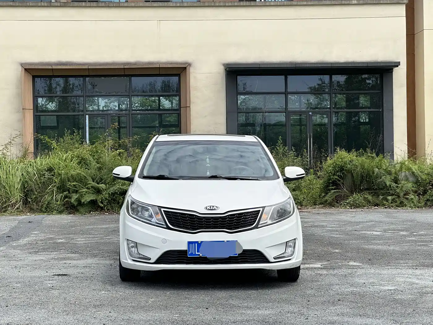 Kia K2 2012 Sedan 1.4L MT TOP Commemorative Edition