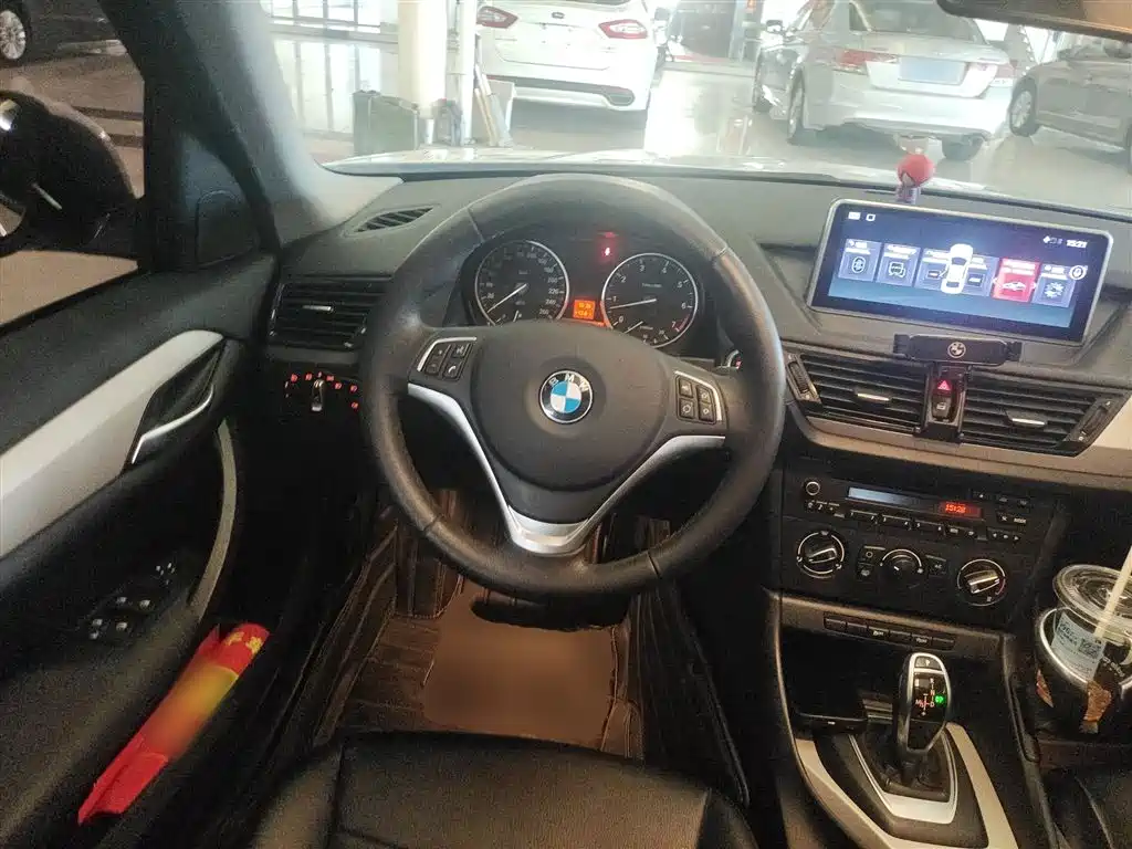 BMW X1 2014 sDrive18i Fashion Edition фото 8