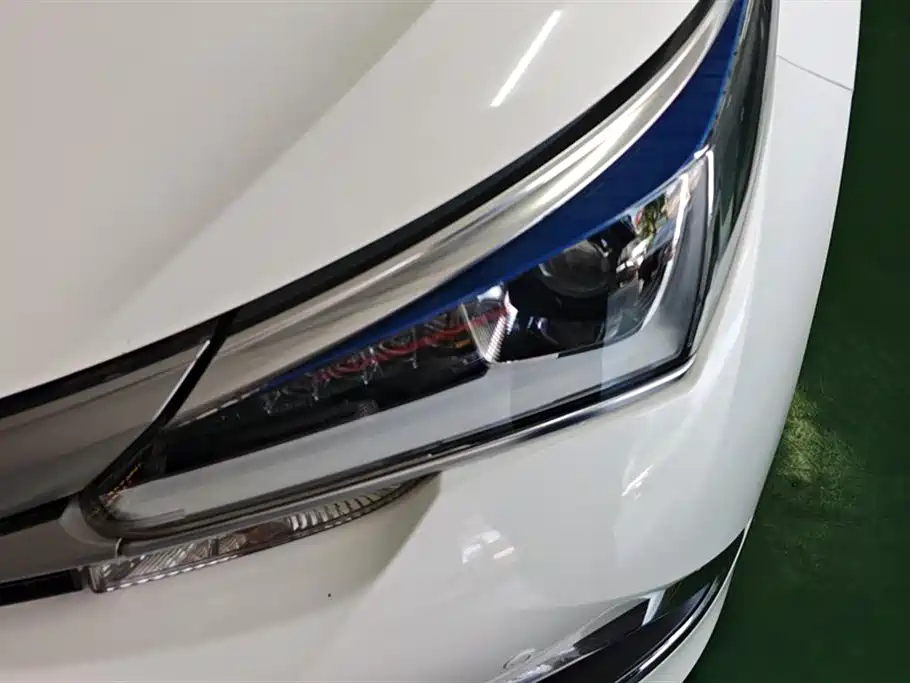 Toyota Corolla 2016 Dual Hybrid 1.8L E-CVT Elite Edition фото 5