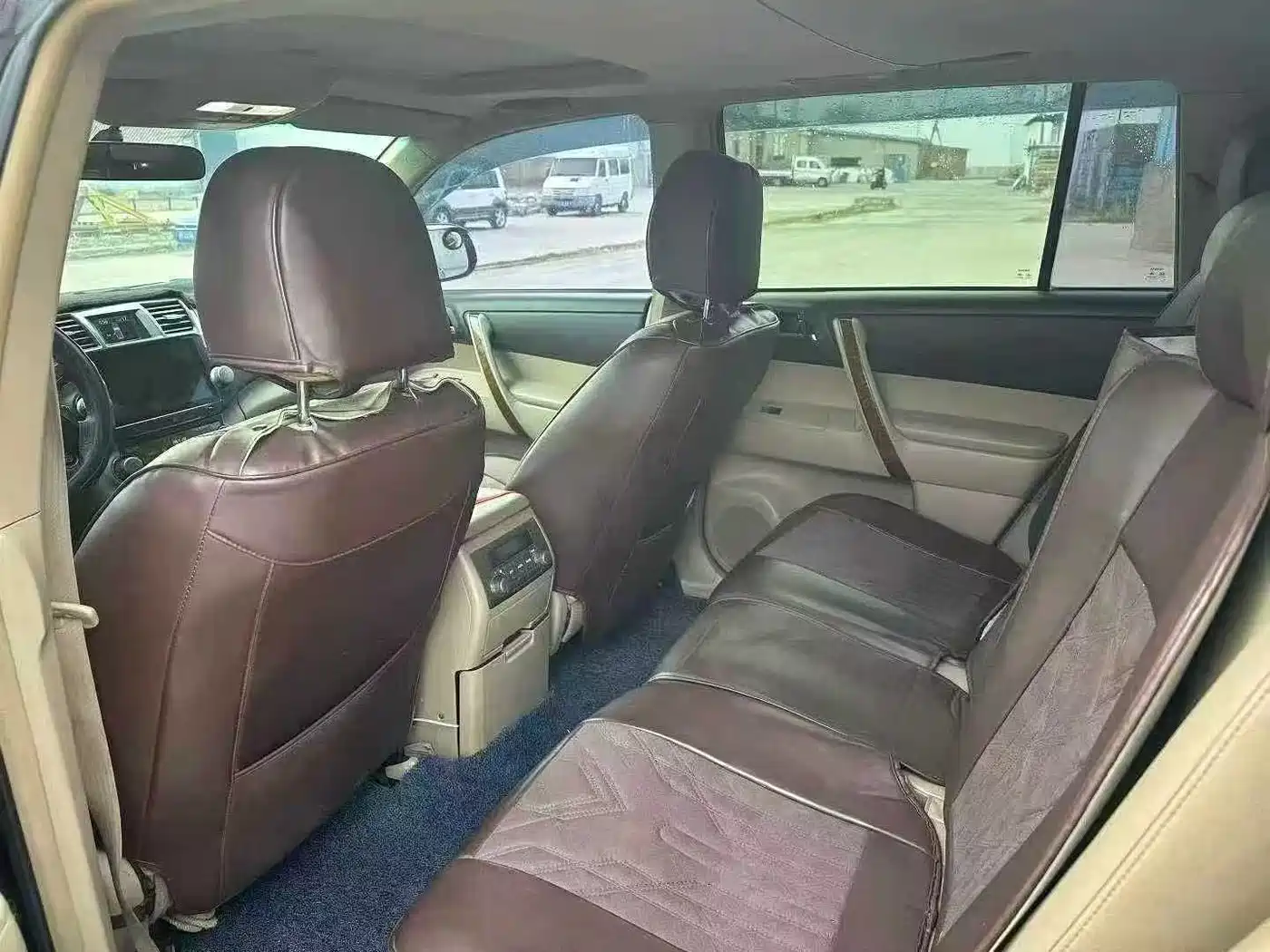 Toyota Highlander 2011 2.7L 2WD 7-seat Luxury фото 6