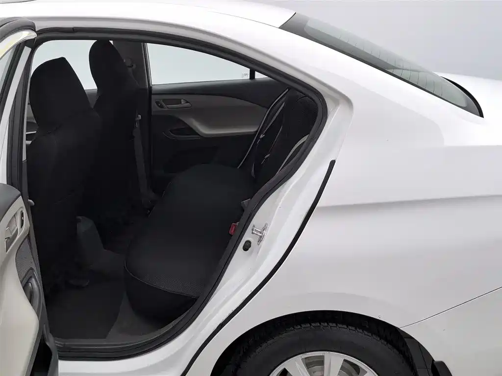 Chevrolet Sail 2015 Sail 3 1.5L Manual Ideal Sunroof Edition фото 15