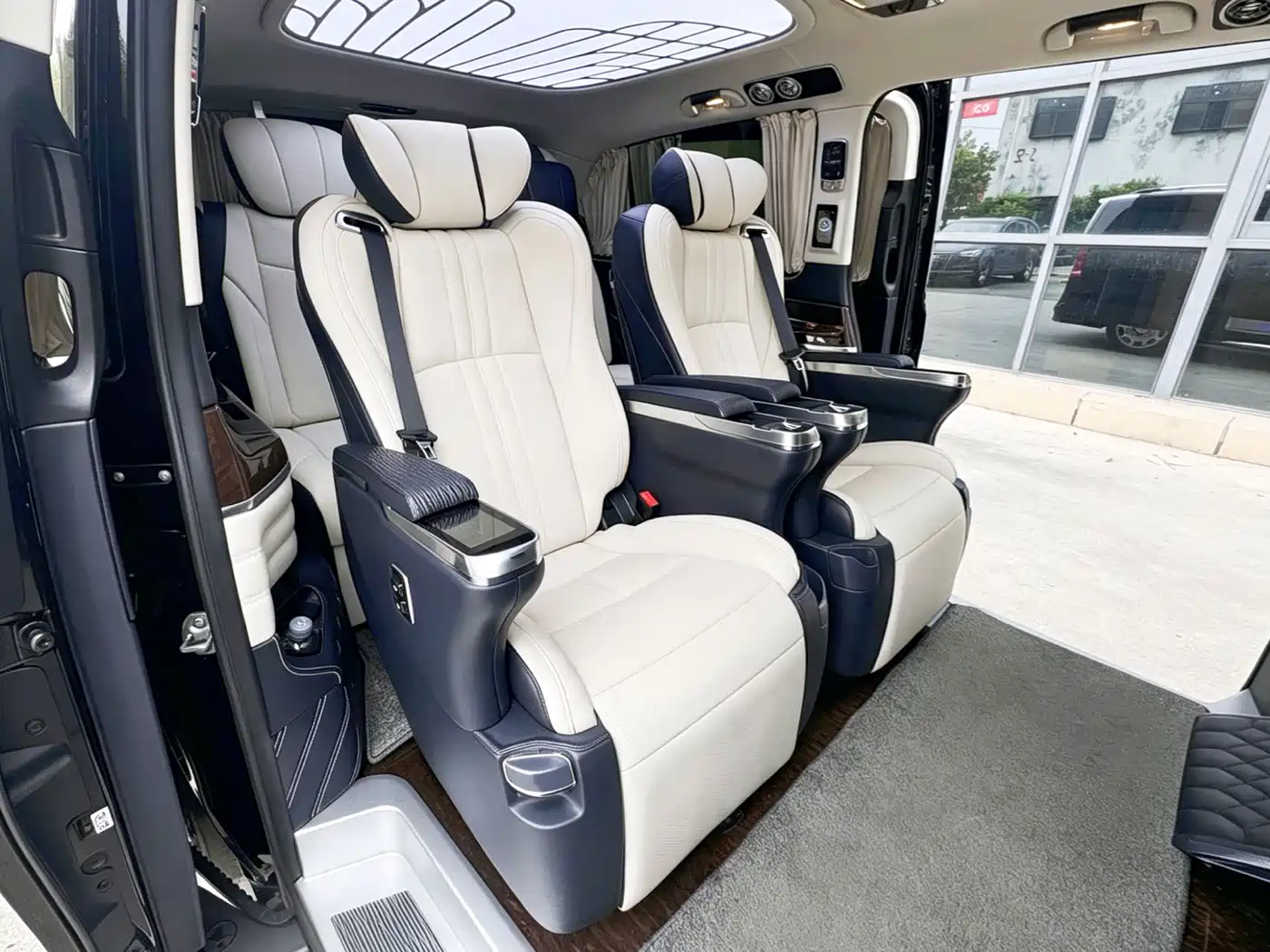 Mercedes-Benz V-Class 2022 V 260 Pilot Edition фото 5