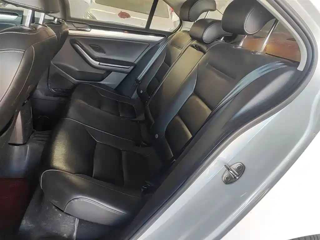 Volkswagen Sagitar 2015 1.6L Manual Comfort фото 17