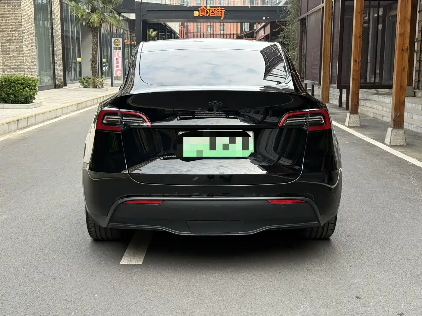 TESLA MODEL Y