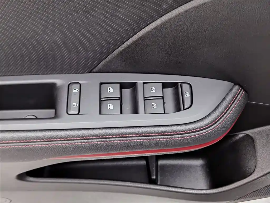 Chevrolet Monza 2022 Mild Hybrid RS 330T Automatic Comfort Edition фото 9