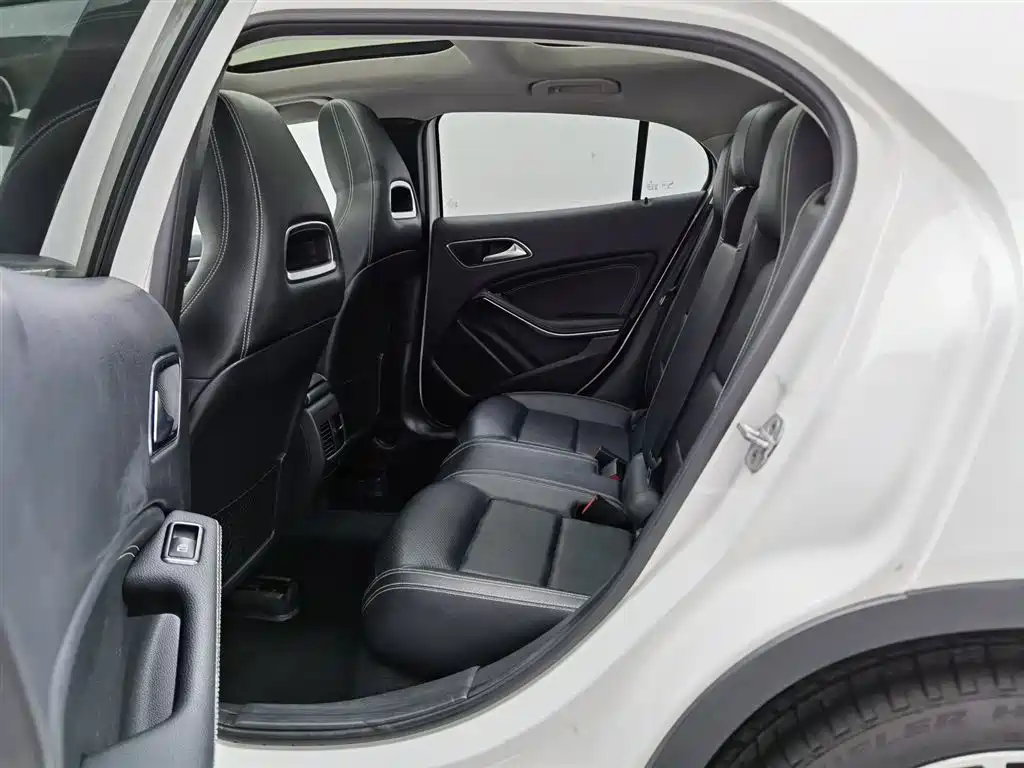 Mercedes-Benz GLA 2017 GLA 220 4MATIC Fashion фото 15