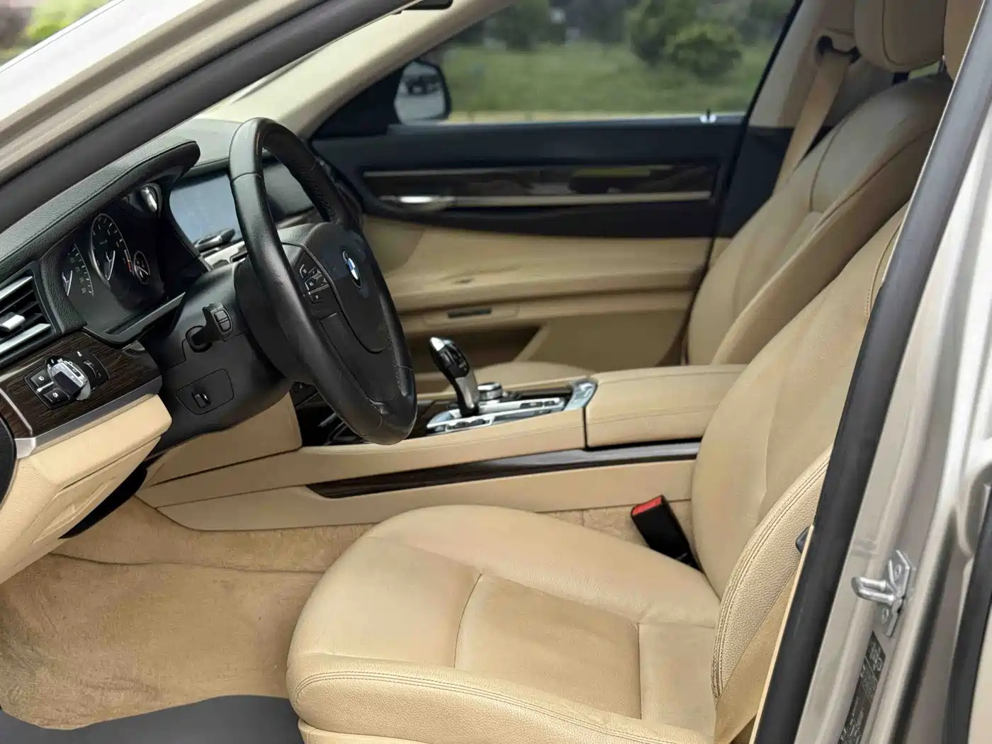 BMW 7 Series 2009 Model 740Li Leading Edition фото 13