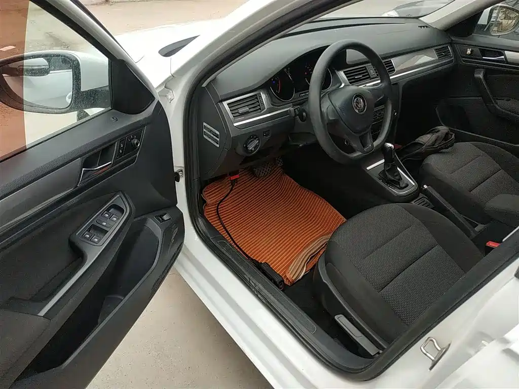 Volkswagen Bora 2017 1.6L Automatic Fashion Edition фото 16