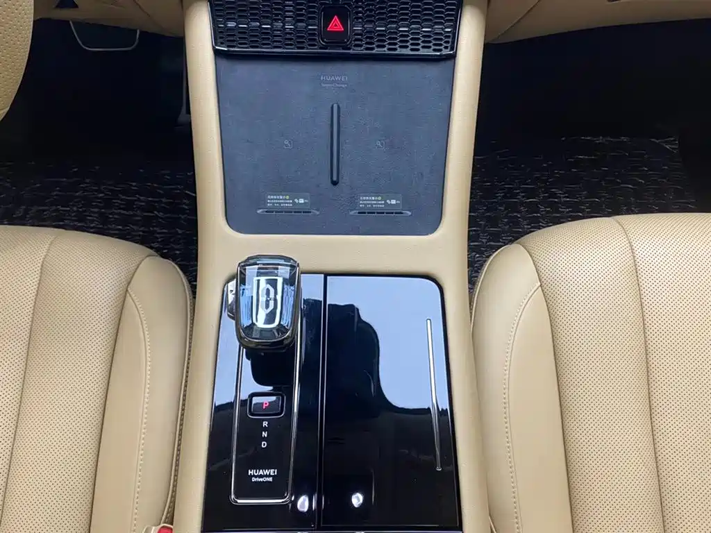AITO Wenjie AITO M7 2024 1.5T Smart AWD Max 6-Seater фото 19