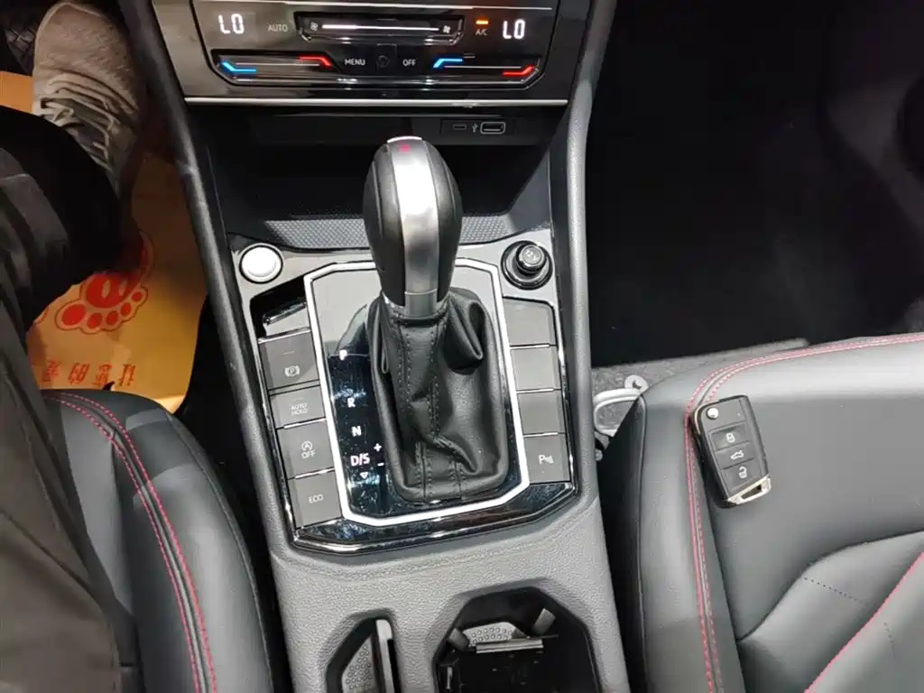 Volkswagen Lavida 2024 Model 300TSI DSG Starlight Leading Edition фото 14